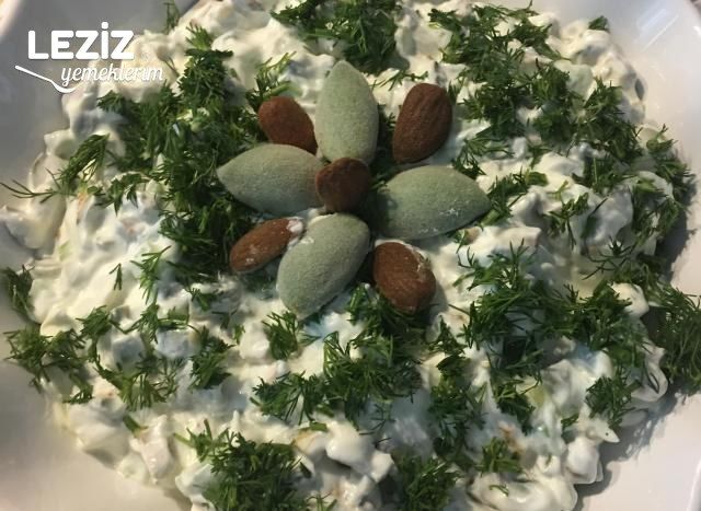 Yoğurtlu Çağla Badem Salatası