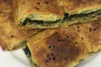 En Kolayından Ispanaklı Kıymalı Börek