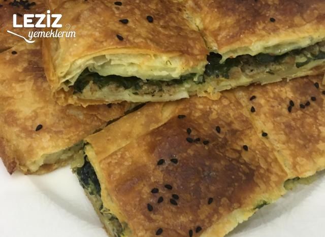 En Kolayından Ispanaklı Kıymalı Börek