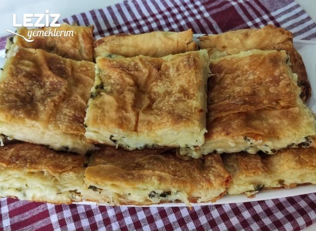 Su Böreği Lezzetinde Peynirli Kolay Tepsi Böreği