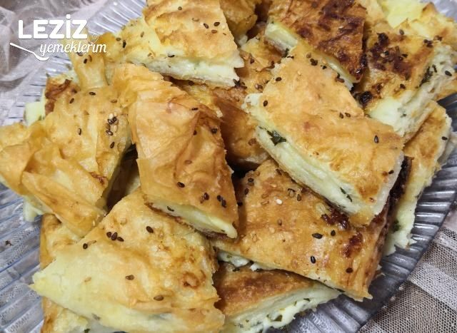 Yufkalı Peynirli Tepsi Böreği