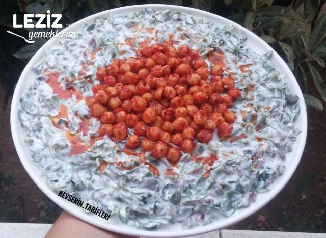 Semizotlu Nohutlu Enfes Salata