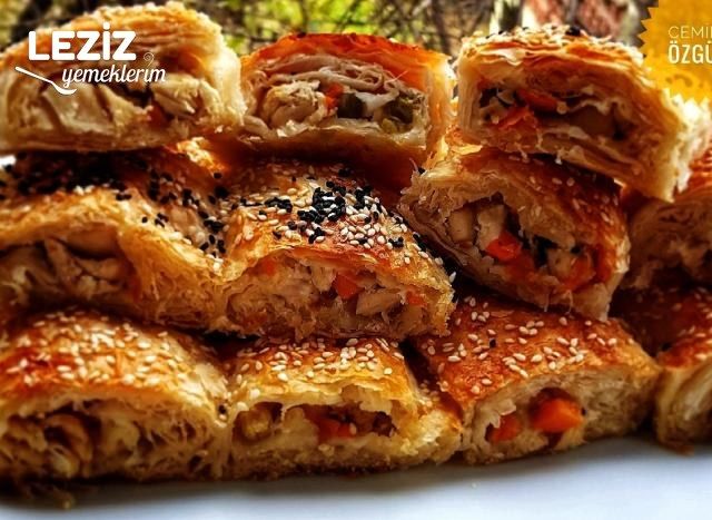 Baklavalık Yufkadan Tavuklu Börek