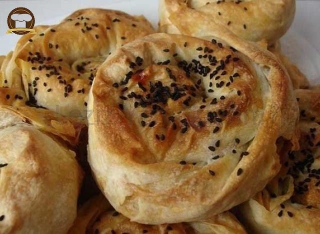 Ispanaklı Peynirli Gül Böreği
