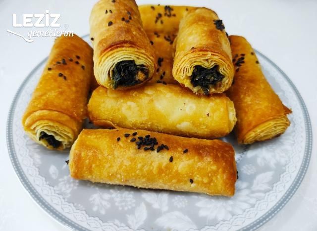 Tahin Soslu Ispanaklı Börek