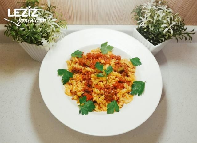 Bolonez Soslu Burgu Makarna