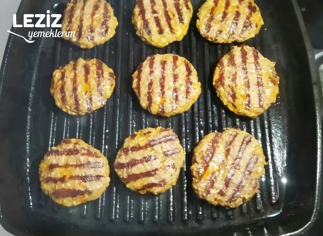 Döküm Tavada Mangal Tadında Izgara Köfte