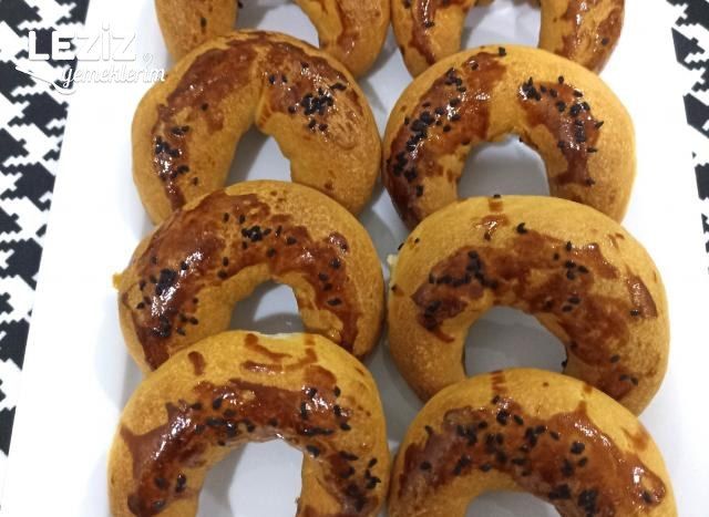 İçi Kıymalı Ay Çöreği