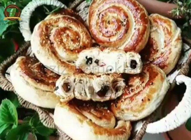 Milföyden Zeytinli Gül Böreği