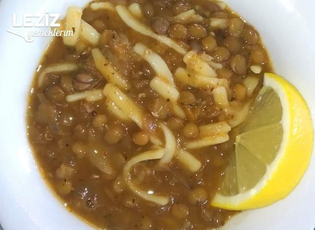 Erişteli Yeşil Mercimek Çorbası Yapımı