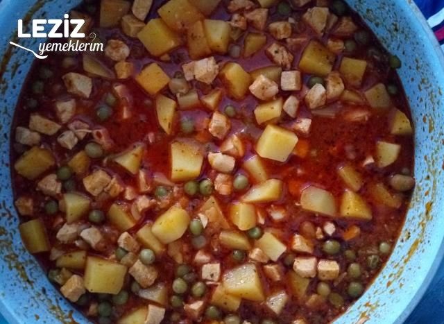 Patatesli Bezelyeli Tavuk Yemeği