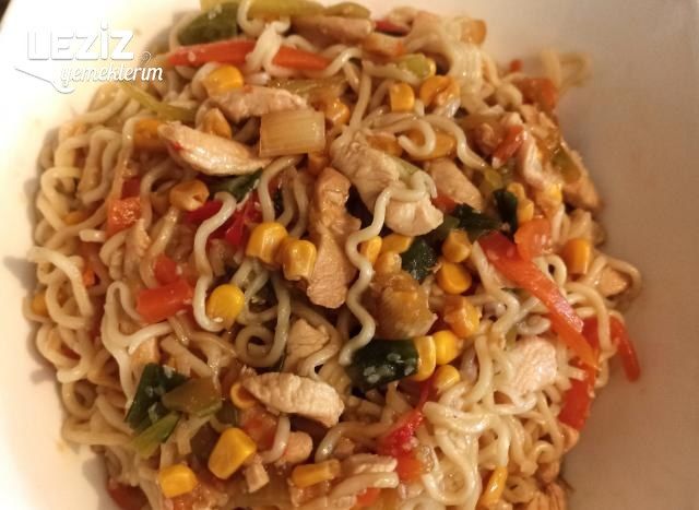 Sebzeli Tavuklu Noodle Tarifi (Çin Makarnası)