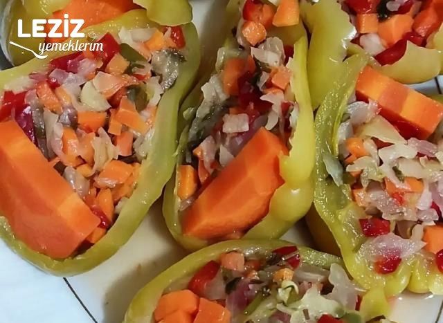İçi Sebze Dolu Dolma Biberi Turşusu Tarifi