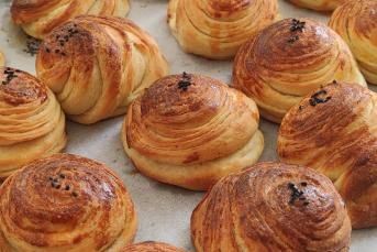 Yumuşacık Peynirli Poğaça Tarifi