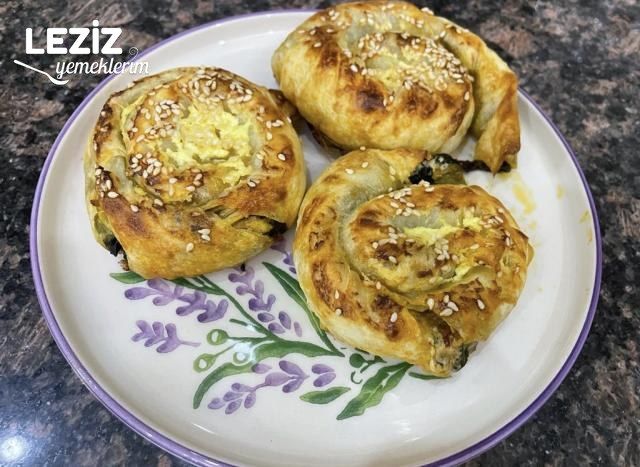 Ispanaklı Gül Börek Tarifi (Lezzeti Sosunda)