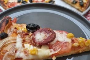 Evde Kolay Karışık Pizza Yapımı
