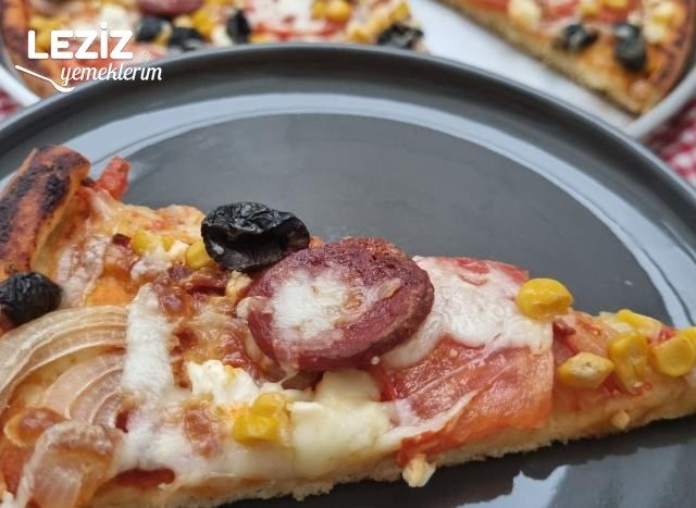 Evde Kolay Karışık Pizza Yapımı