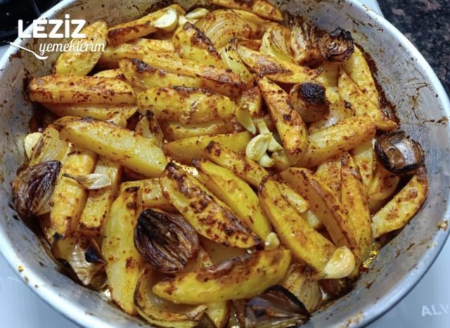 Fırında Baharatlı Elma Dilim Patates (Özel Sosuyla)