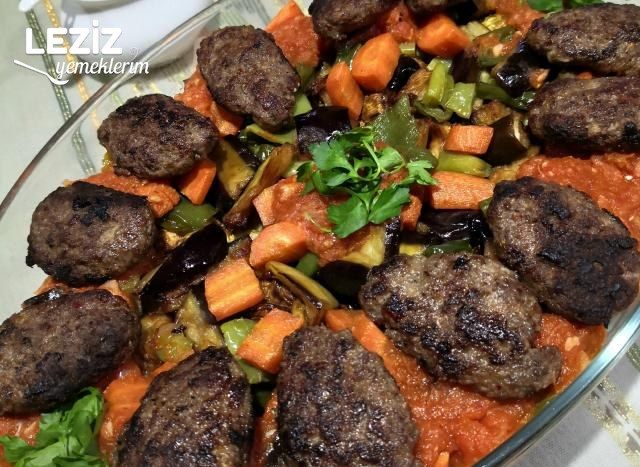 Izgara Köfteli Fırında Soslu Kızartma