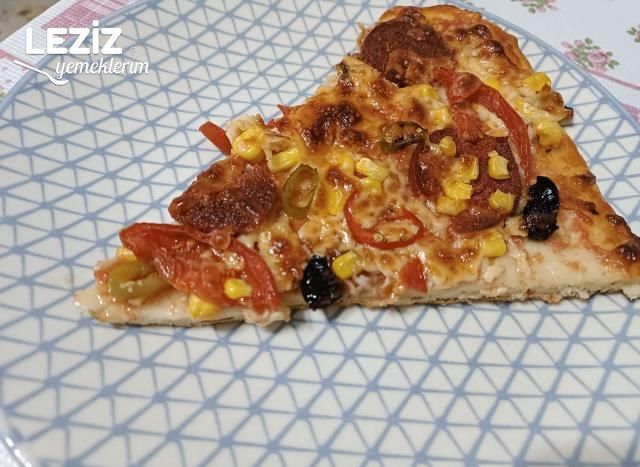 Ev Yapımı Pizza Tarifi (Püf Noktalarıyla)