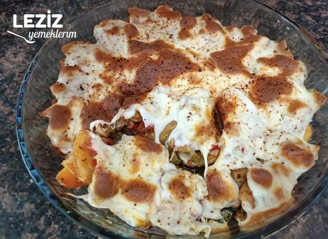Patates Yatağında Kaşarlı Tavuk Tarifi