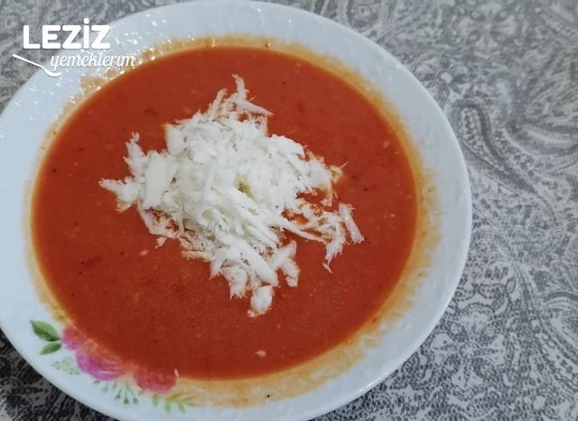 Kaşarlı Sarımsaklı Domates Çorbası (Sütsüz Kremasız)