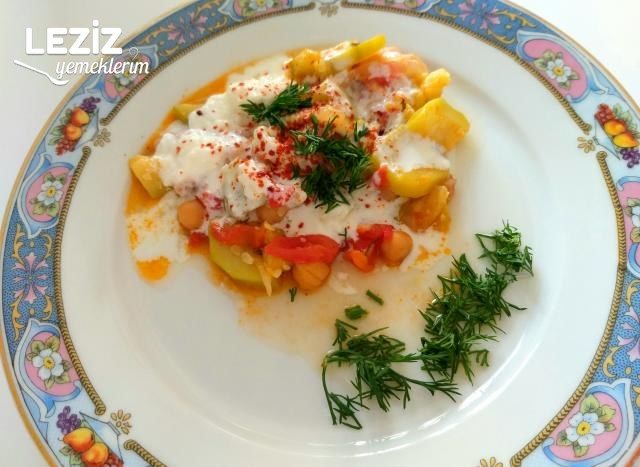Nohutlu Kabak Sarımsaklı Yoğurt Eşliğinde