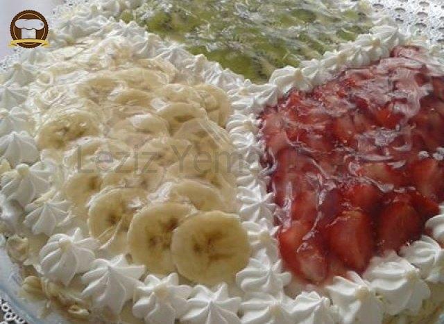 Meyveli Yaş Pasta