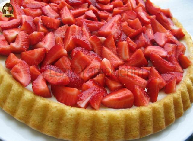 Çilekli Tart Nasıl Yapılır