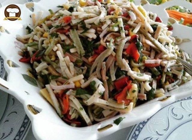 Sebzeli Erişte Salatası