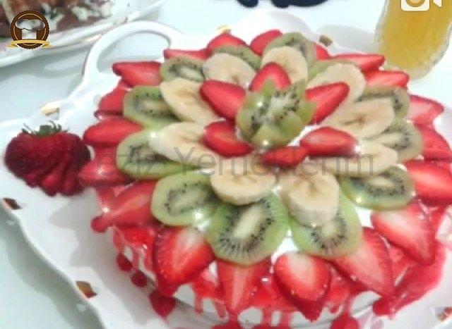 Meyveli Yaş Pasta Tarifi
