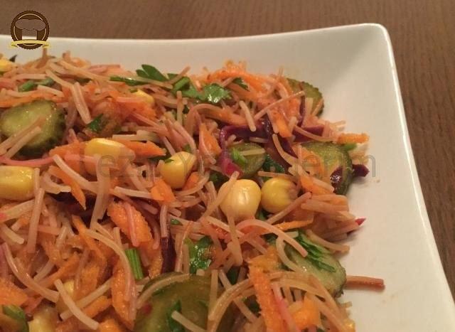 Tel Şehriyeli Havuç Salatası