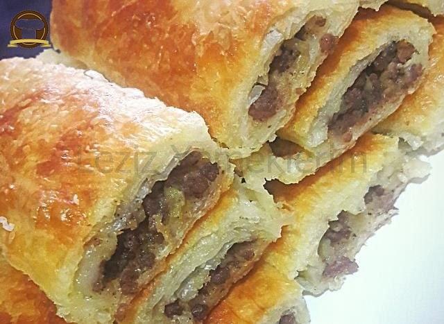 Baklava Yufkasından Sodalı Kıymalı Börek