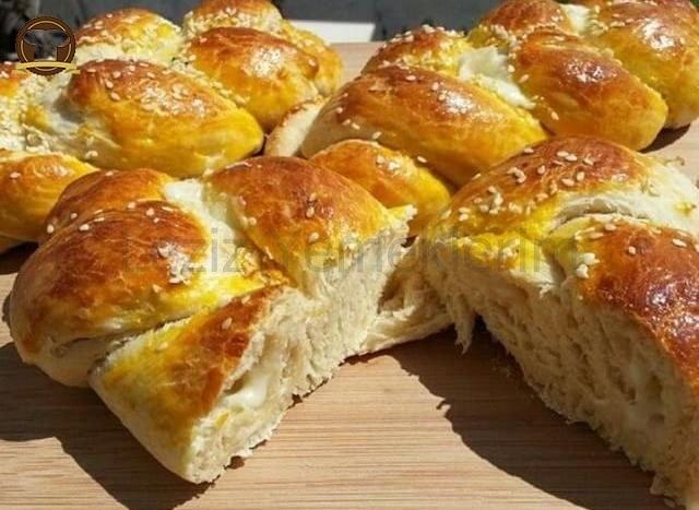 Kaşarlı Paskalya Çöreği