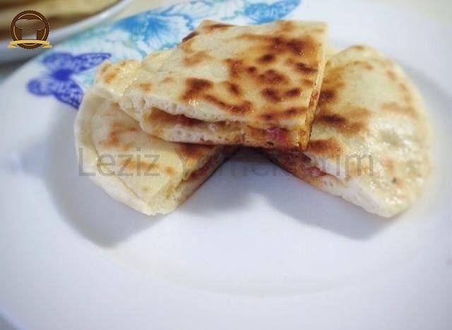 Kaşarlı Sucuklu Bazlama