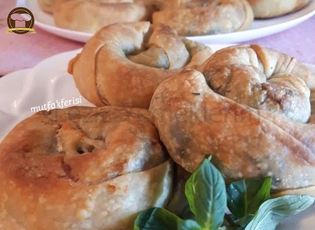 Ispanaklı Gül Böreği