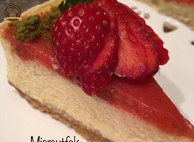 Çilekli Cheesecake Tarifi