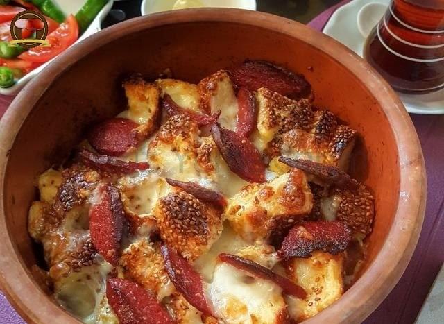 Güveçte Kaşarlı Simit
