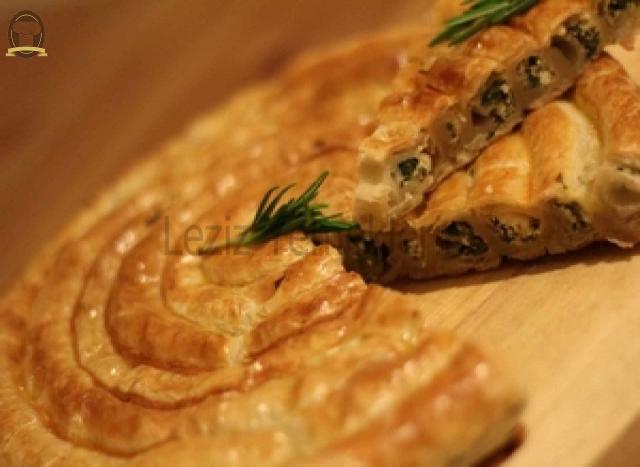 El Açması Ispanaklı Rulo Börek