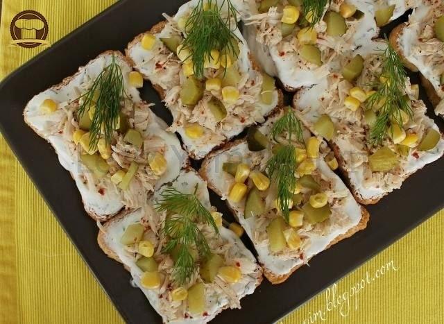 Tavuklu Etimek Salatası
