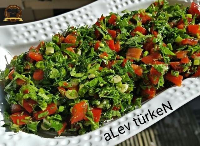Közlenmiş Kırmızı Biber Salatası