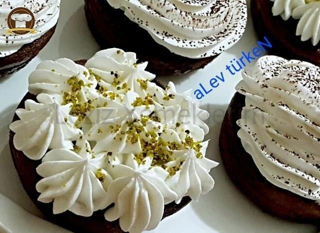 Pratik Kakaolu Islak Muffin Tarifi (Mutlaka Deneyin)