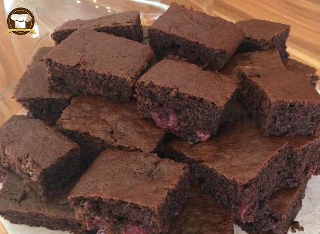 Vişneli Nutellalı Brownie