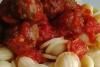 Sarmısaklı Domates Soslu Köfteli Makarna
