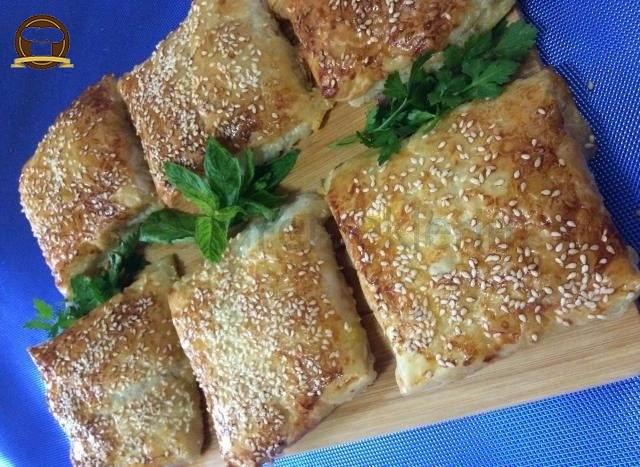 Baklava Yufkasıyla Tavuklu Talaş Böreği