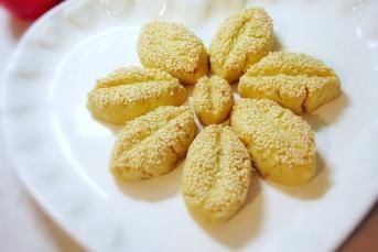 Lezzeti Şahane Susamlı Tuzlu Badem Kurabiye
