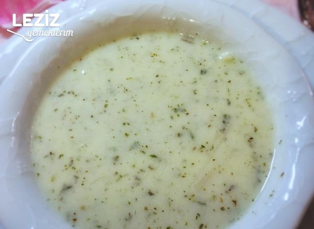 Pratik Erişteli Yoğurt Çorbası