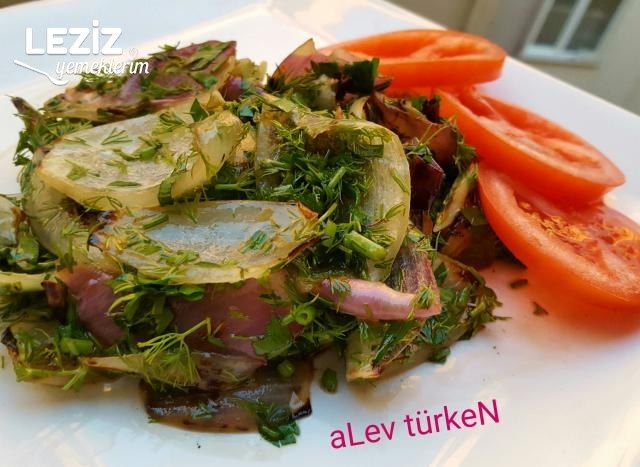 5 Dk’da Közlenmiş Soğan Salatası (Mükemmel)