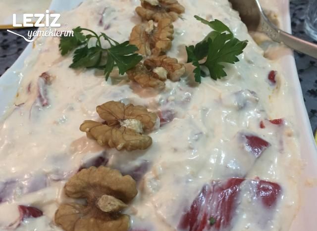 Cevizli Közlenmiş Biber Salatası