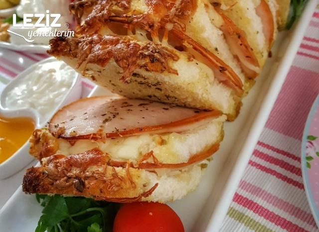 Hindi Fümeli Kaşarlı Sarımsaklı Ekmek Dilimleri